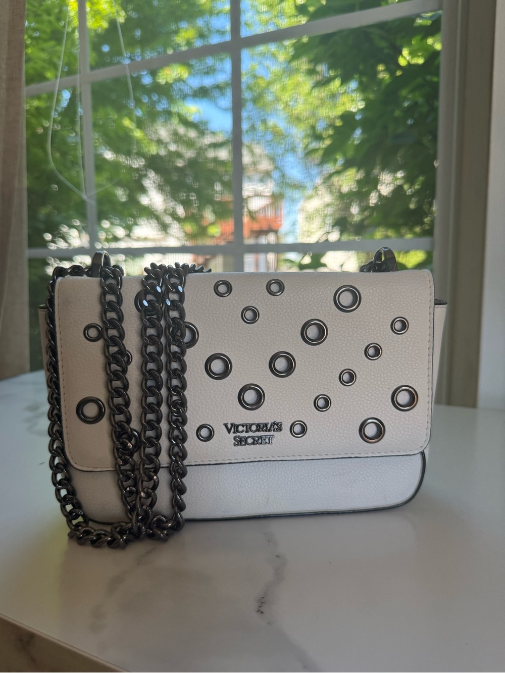 Victoria's Secret White Grommet Crossbody Bag with Chain Strap - Picture 2 of 3